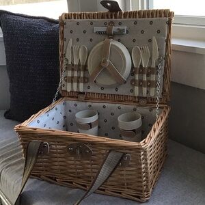 Wicker Picnic Basket with Tableware for 2